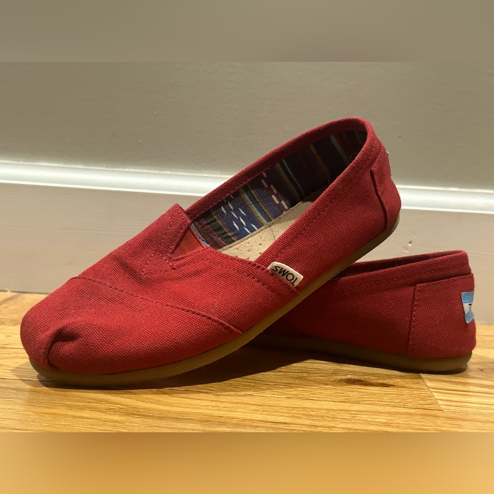 Red TOMS Classic Canvas Slip On Shoes -W 7.5